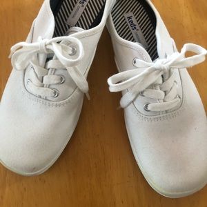 White keds slip on slides 6